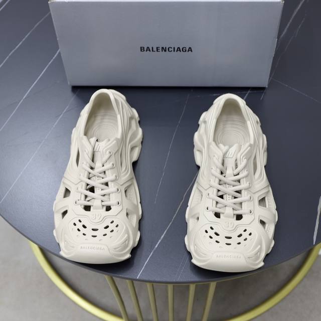 出厂价： 法国高端奢侈品牌-巴黎世家洞洞鞋半拖balenciaga Mold Closed Rubber Sandals”Yellow“克罗斯系列百搭潮流沙滩涉